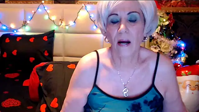 Snapshot of HappyWomanOn chatting on December 17, 2024, 5:15 pm HappyWomanOn online show from December 17, 2024, 5:15 pm