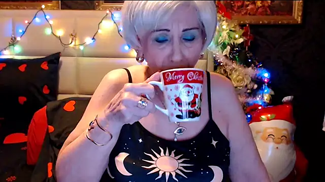 Snapshot of HappyWomanOn chatting on December 20, 2024, 7:17 pm HappyWomanOn online show from December 20, 2024, 7:17 pm