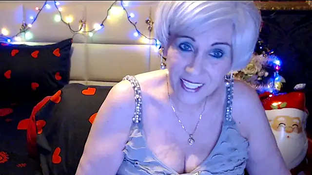 Snapshot of HappyWomanOn chatting on December 22, 2024, 10:38 am HappyWomanOn online show from December 22, 2024, 10:38 am