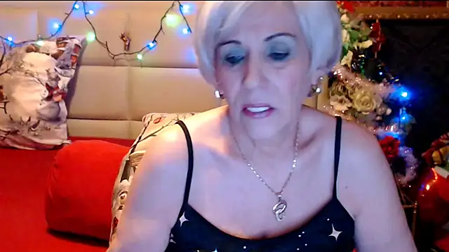 Snapshot of HappyWomanOn chatting on December 30, 2024, 7:11 pm HappyWomanOn online show from December 30, 2024, 7:11 pm