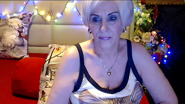 Snapshot of HappyWomanOn chatting on January 2, 2025, 7:29 pm HappyWomanOn online show from January 2, 2025, 7:29 pm
