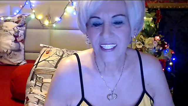 Snapshot of HappyWomanOn chatting on January 5, 2025, 10:32 am HappyWomanOn online show from January 5, 2025, 10:32 am