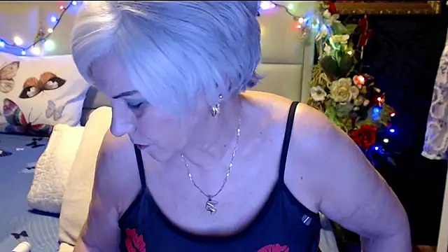 Snapshot of HappyWomanOn chatting on January 14, 2025, 10:06 am HappyWomanOn online show from January 14, 2025, 10:06 am