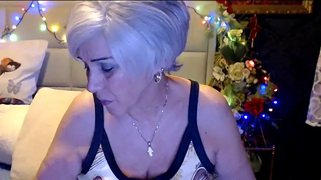 Snapshot of HappyWomanOn chatting on January 18, 2025, 10:28 am HappyWomanOn online show from January 18, 2025, 10:28 am