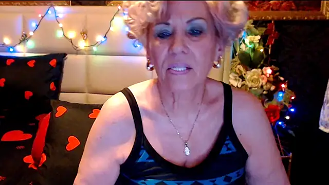 Snapshot of HappyWomanOn chatting on January 24, 2025, 11:04 am HappyWomanOn online show from January 24, 2025, 11:04 am