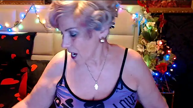 Snapshot of HappyWomanOn chatting on January 24, 2025, 7:28 pm HappyWomanOn online show from January 24, 2025, 7:28 pm