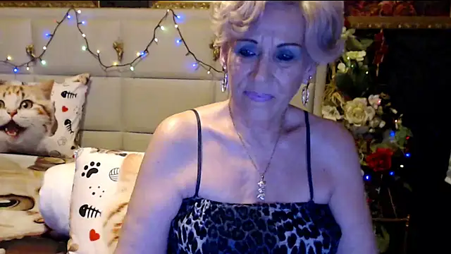 Snapshot of HappyWomanOn chatting on February 2, 2025, 7:25 pm HappyWomanOn online show from February 2, 2025, 7:25 pm
