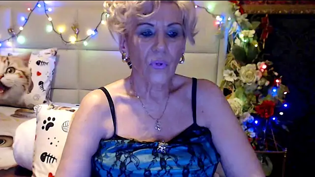 Snapshot of HappyWomanOn chatting on February 4, 2025, 10:43 am HappyWomanOn online show from February 4, 2025, 10:43 am
