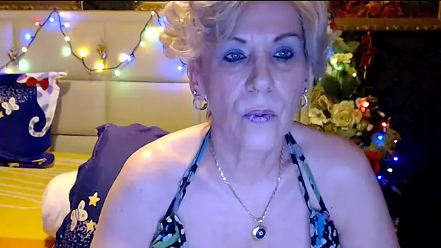 Snapshot of HappyWomanOn chatting on February 11, 2025, 10:37 am HappyWomanOn online show from February 11, 2025, 10:37 am