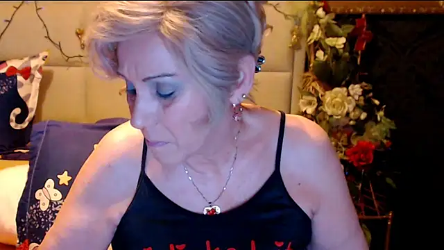 Snapshot of HappyWomanOn chatting on February 16, 2025, 8:00 pm HappyWomanOn online show from February 16, 2025, 8:00 pm