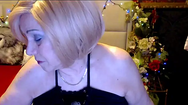 Snapshot of HappyWomanOn chatting on March 16, 2025, 10:11 am HappyWomanOn online show from March 16, 2025, 10:11 am