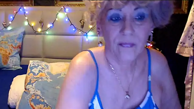 Snapshot of HappyWomanOn chatting on March 22, 2025, 10:39 am HappyWomanOn online show from March 22, 2025, 10:39 am