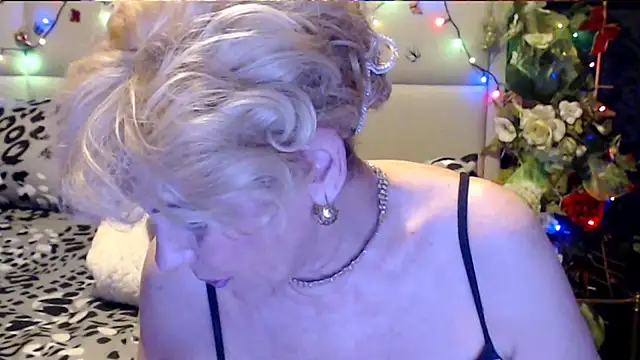 HappyWomanOn online show from November 13, 2025, 8:08 pm