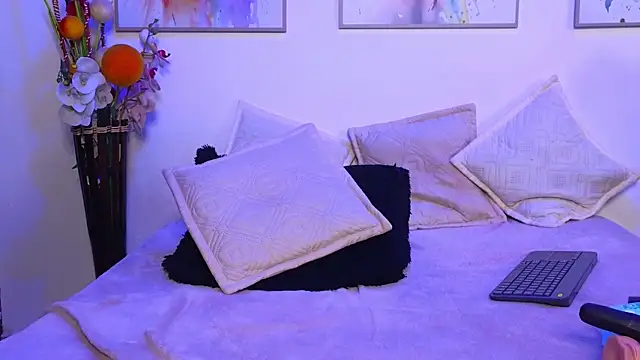 Snapshot of Marianaa_Lopezz chatting on January 4, 2025, 10:55 pm Marianaa Lopezz online show from January 4, 2025, 10:55 pm