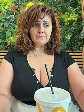 AnneKane online show from May 13, 2026, 10:23 am