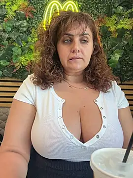 AnneKane online show from June 1, 2026, 10:06 am