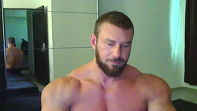 muscularkevin online show from July 20, 2026, 1:02 pm