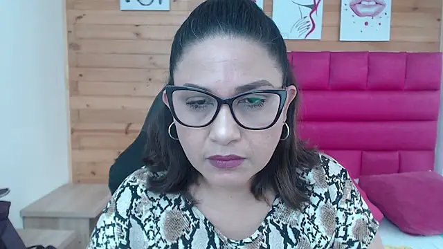 Katha Marck online show from December 5, 2024, 2:55 pm