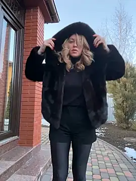 Amazoniiaa online show from February 8, 2025, 3:00 pm