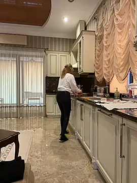 Amazoniiaa online show from March 3, 2025, 1:09 pm