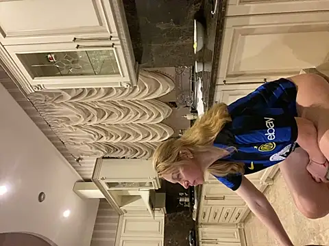 Amazoniiaa online show from March 4, 2025, 7:32 pm