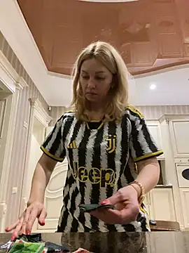 Amazoniiaa online show from March 5, 2025, 3:29 pm