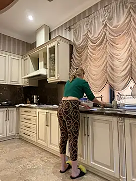 Amazoniiaa online show from March 7, 2025, 2:01 pm