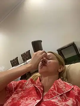 Amazoniiaa online show from September 22, 2025, 5:04 pm