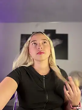 Irisweet  online show from November 26, 2025, 9:38 pm