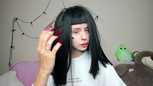 Snapshot of FlowerOfSin2001 chatting on September 20, 2025, 4:30 pm FlowerOfSin2001 online show from September 20, 2025, 4:30 pm