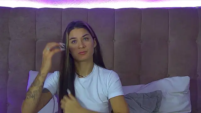 RachelSimpson online show from November 19, 2025, 6:41 pm