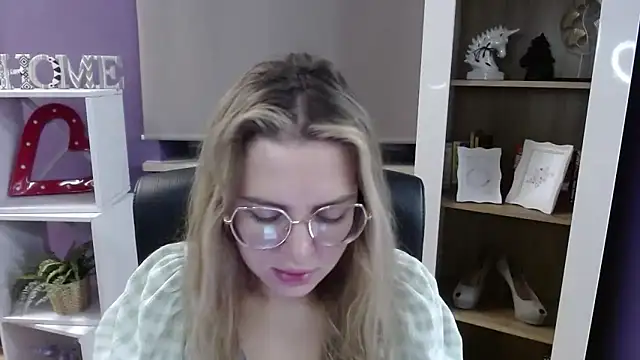 Zoey Erotic online show from November 27, 2025, 5:31 am