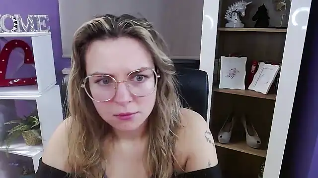 Zoey Erotic online show from December 23, 2025, 5:27 am