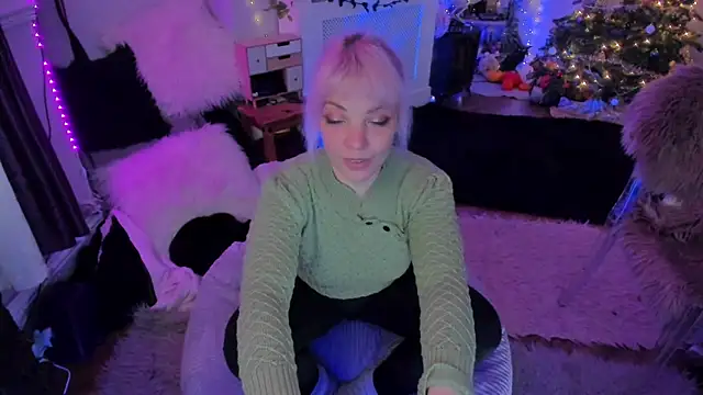 AliceW0lf online show from December 18, 2025, 4:13 pm