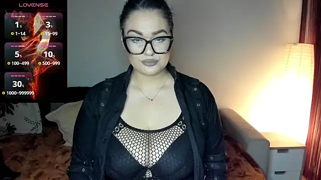 Laura sinner online show from November 17, 2025, 5:30 pm