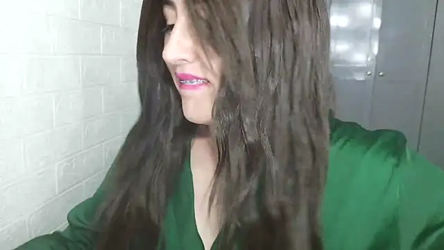 naughty sarahh online show from March 28, 2026, 4:23 am