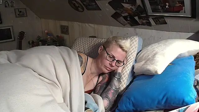 Snapshot of MaryG chatting on December 4, 2024, 9:13 pm MaryG online show from December 4, 2024, 9:13 pm