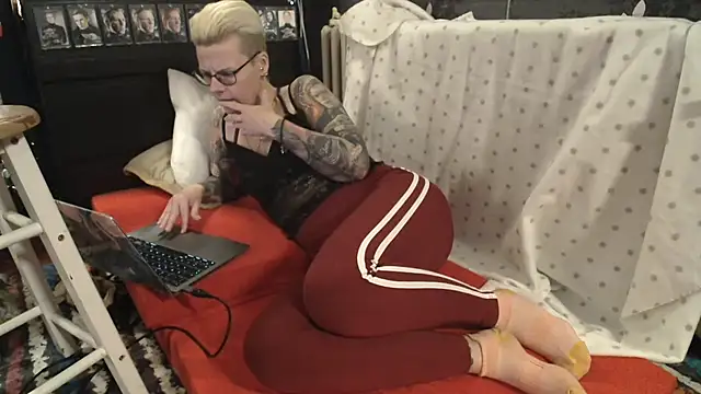 Snapshot of MaryG chatting on January 20, 2025, 9:01 pm MaryG online show from January 20, 2025, 9:01 pm