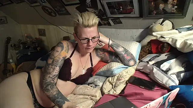 Snapshot of MaryG chatting on January 23, 2025, 9:18 pm MaryG online show from January 23, 2025, 9:18 pm