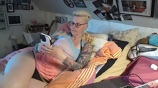 Snapshot of MaryG chatting on March 16, 2025, 4:56 pm MaryG online show from March 16, 2025, 4:56 pm