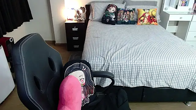 kittykat18x online show from December 13, 2024, 4:22 am