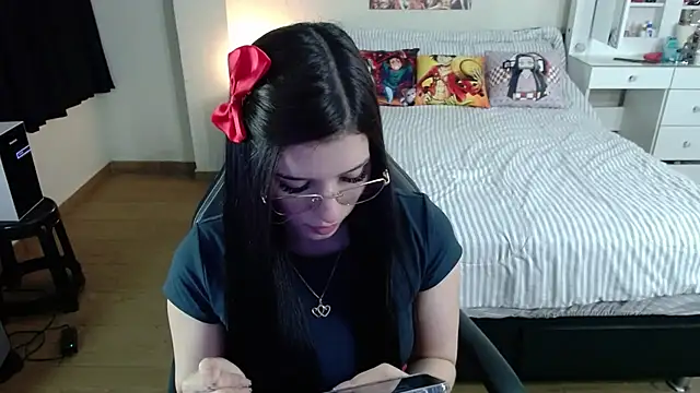 Snapshot of kittykat18x chatting on July 8, 2026, 12:37 am kittykat18x online show from July 8, 2026, 12:37 am