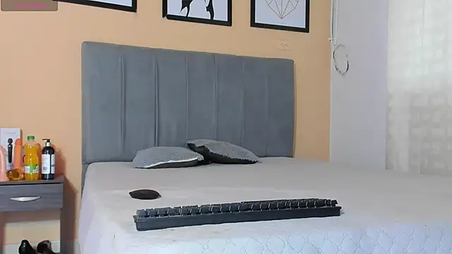 crystall06 online show from November 4, 2025, 2:16 pm