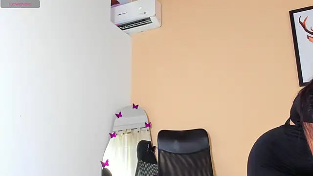 crystall06 online show from November 7, 2025, 2:28 pm