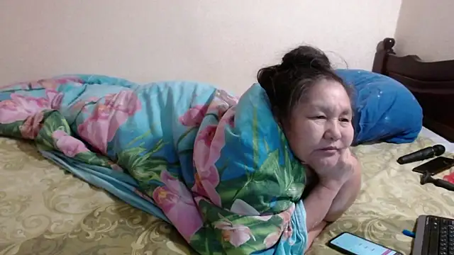 Zulfiya Bruce online show from February 5, 2025, 5:42 pm