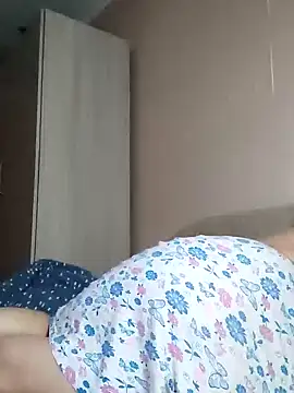 Snapshot of Zulfiya_Bruce chatting on November 17, 2025, 1:33 am Zulfiya Bruce online show from November 17, 2025, 1:33 am