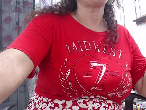 Snapshot of heyline_milf chatting on December 27, 2024, 11:10 pm heyline milf online show from December 27, 2024, 11:10 pm