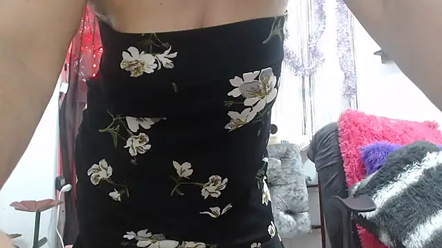Snapshot of heyline_milf chatting on March 17, 2025, 8:40 pm heyline milf online show from March 17, 2025, 8:40 pm