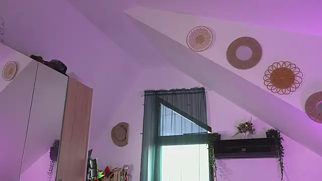 Amaliamour online show from March 27, 2026, 8:26 am