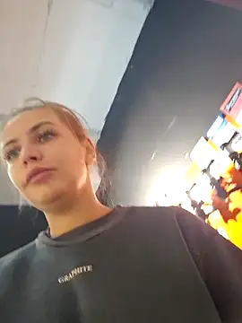 Snapshot of Keli_Jessi chatting on October 3, 2025, 5:43 pm Keli Jessi online show from October 3, 2025, 5:43 pm